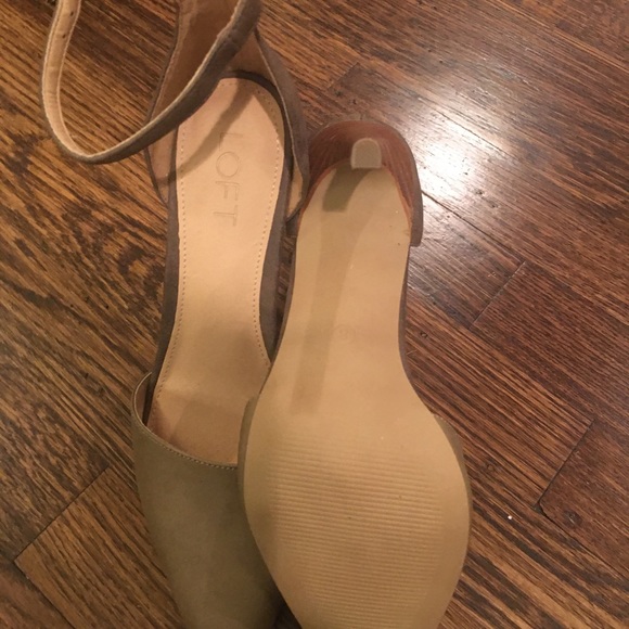 NWOT! LOFT Taupe High Heeled Ankle Strap open Pump - Picture 4 of 4